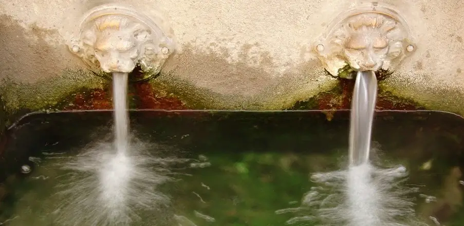 Fuente de agua mineral
