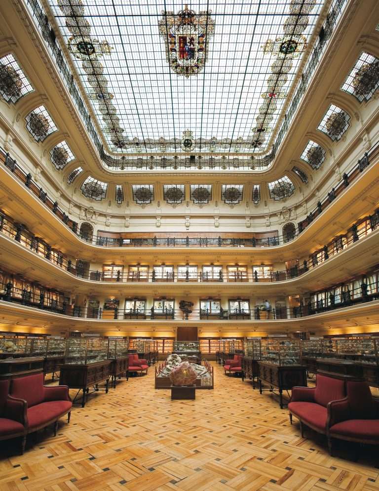 Imagen de la sala principal del museo del IGME