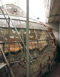 as vidrieras interiores fueron restauradas en el año 2001