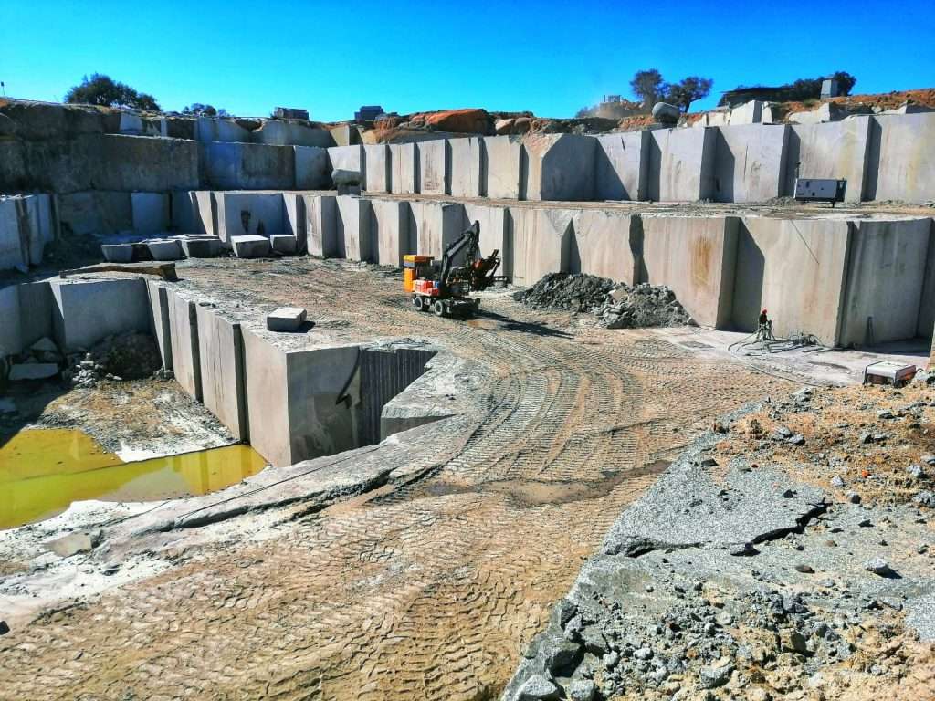 Cantera de piedra natural en Santa Olalla del Cala (Huelva)