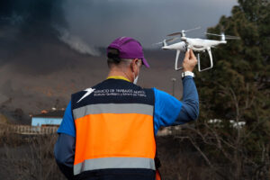 Trabajos con drones del Servicio de Trabajos Aéreos del IGME-CSIC durante la erupción en la Palma. / Ana Cabrera (IGME-CSIC