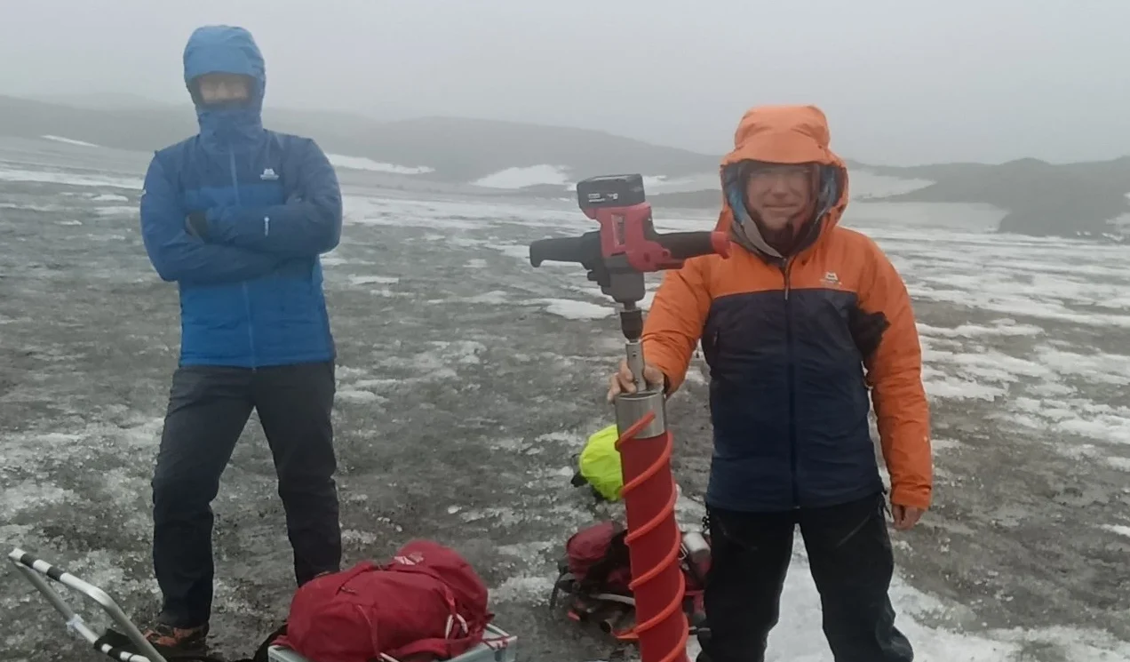 Primera caracterización integral del funcionamiento de un sistema acuífero en la Antártida